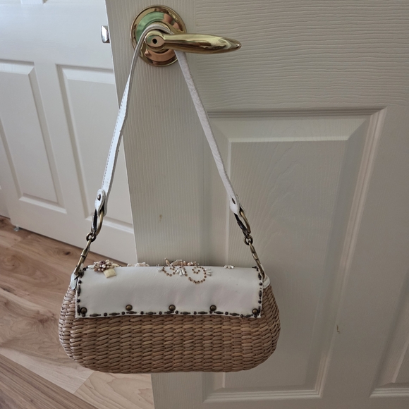 MARY FRANCES Elegant White and Tan Woven Handbag - Picture 6 of 16